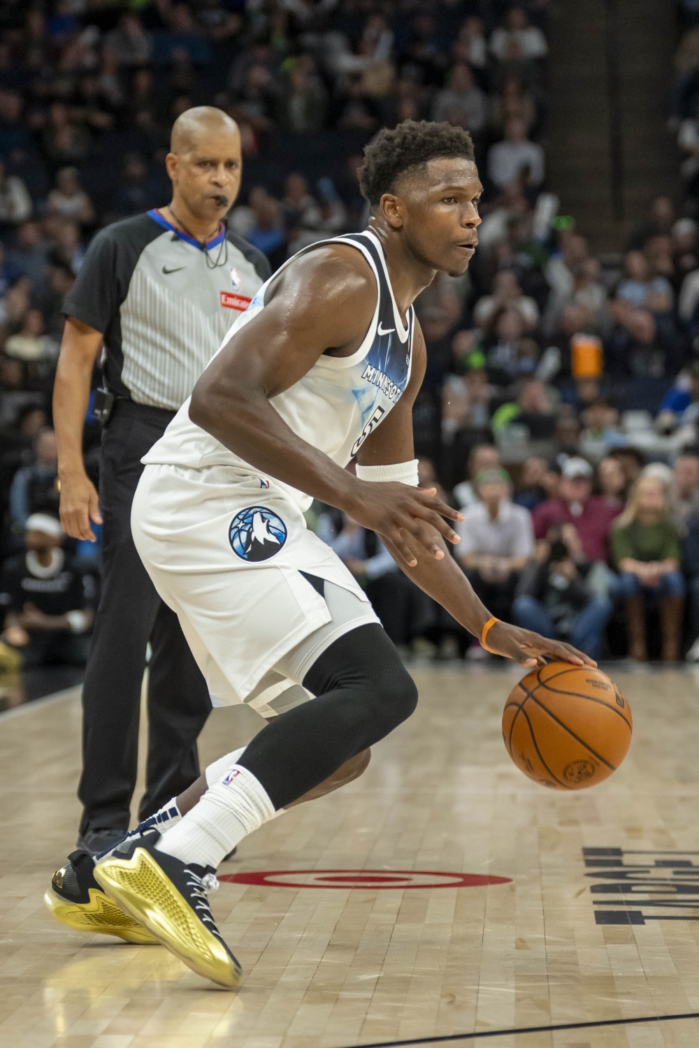 明尼苏达森林狼关键时刻外线爆发，志在全明星赛名次提升，悬念犹存，年轻球员得到机会的简单介绍